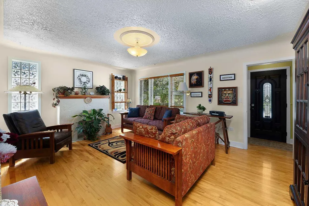 5305 44 Avenue Red Deer AB T4N 3J1