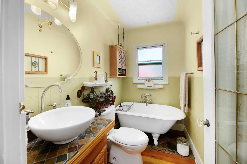 5305 44 Avenue Red Deer AB T4N 3J1