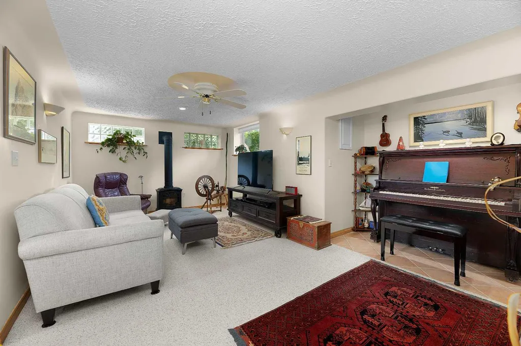 5305 44 Avenue Red Deer AB T4N 3J1