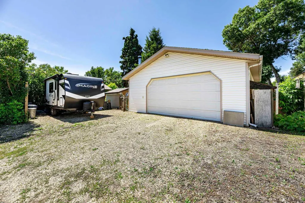 5305 44 Avenue Red Deer AB T4N 3J1