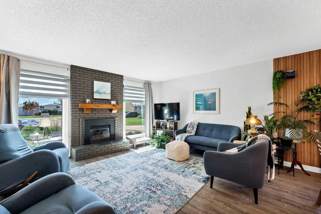 15 Rossdale Way SE Medicine Hat AB T1B1X5