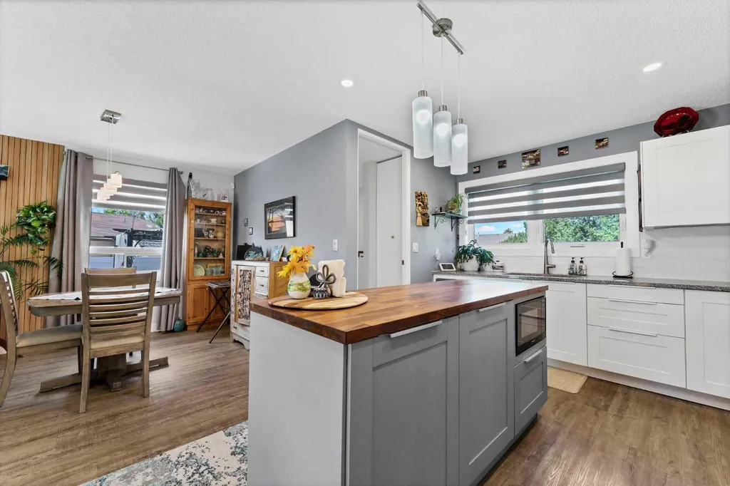 15 Rossdale Way SE Medicine Hat AB T1B1X5
