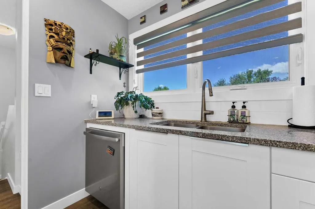15 Rossdale Way SE Medicine Hat AB T1B1X5