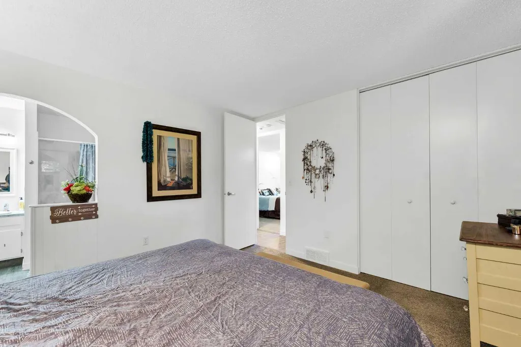 15 Rossdale Way SE Medicine Hat AB T1B1X5