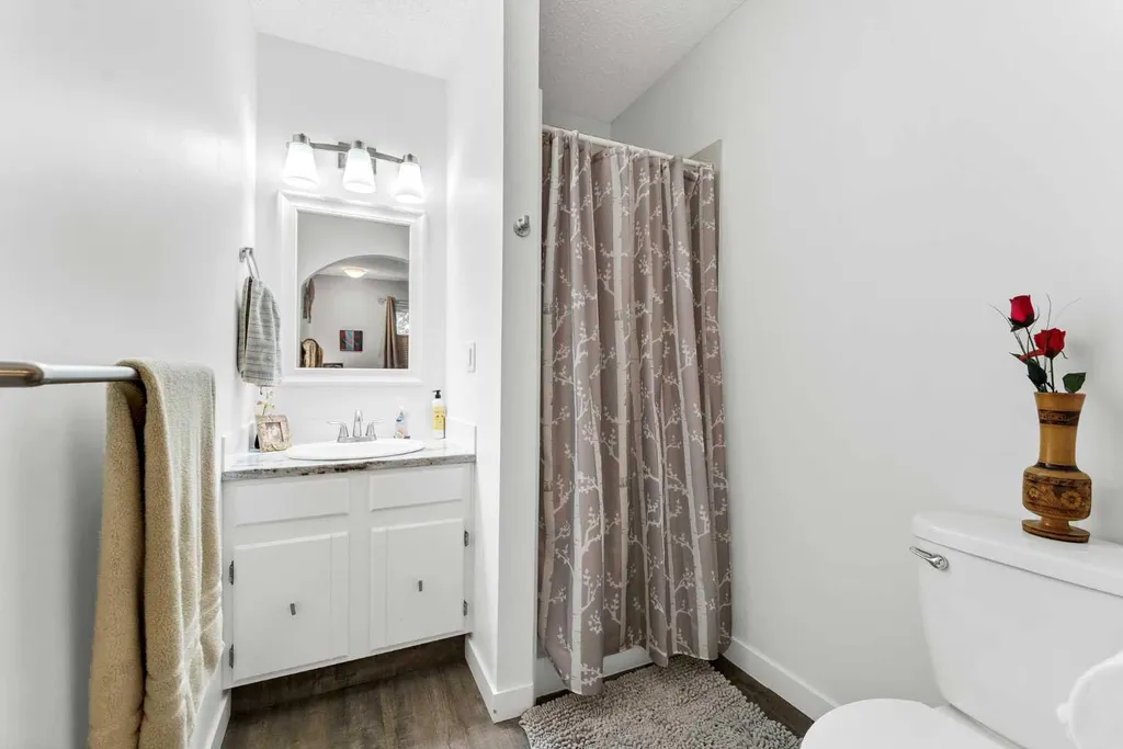 15 Rossdale Way SE Medicine Hat AB T1B1X5