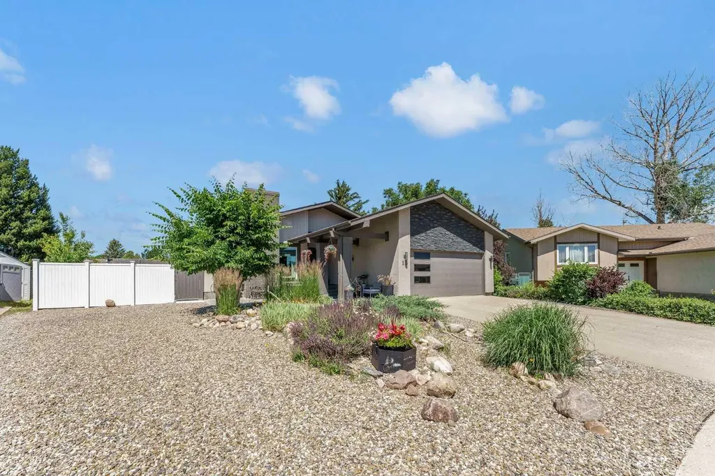 15 Rossdale Way SE Medicine Hat AB T1B1X5