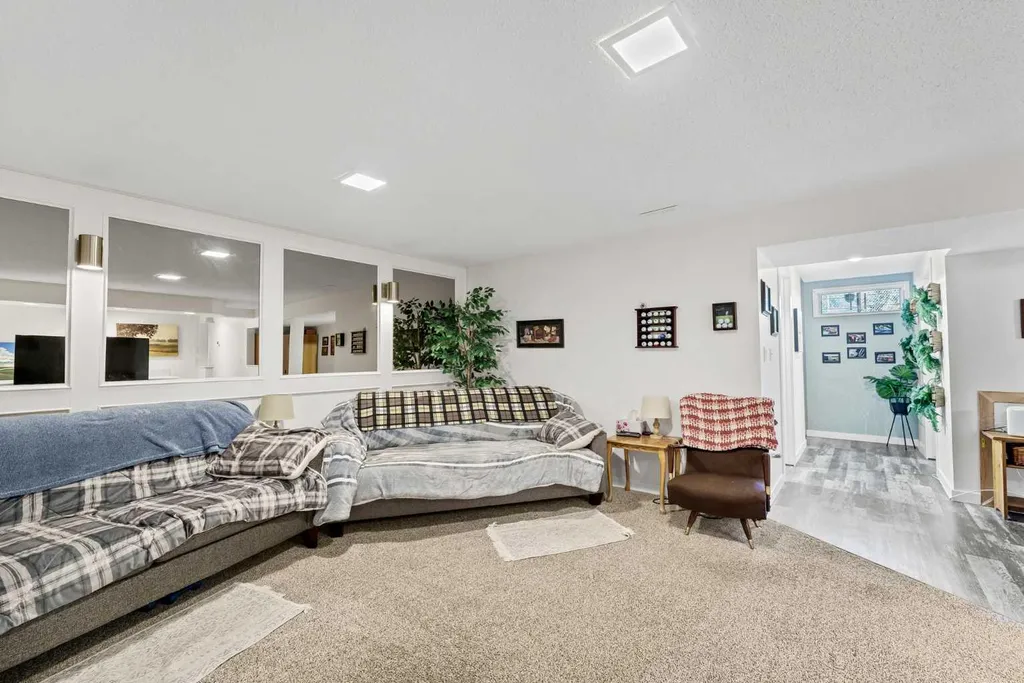 15 Rossdale Way SE Medicine Hat AB T1B1X5