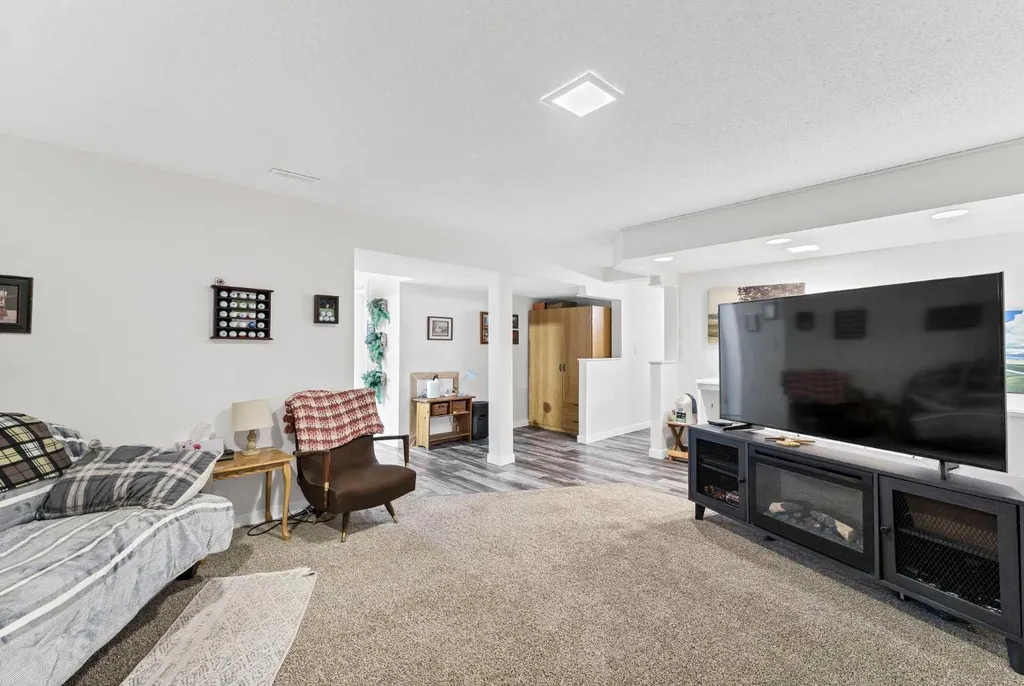15 Rossdale Way SE Medicine Hat AB T1B1X5