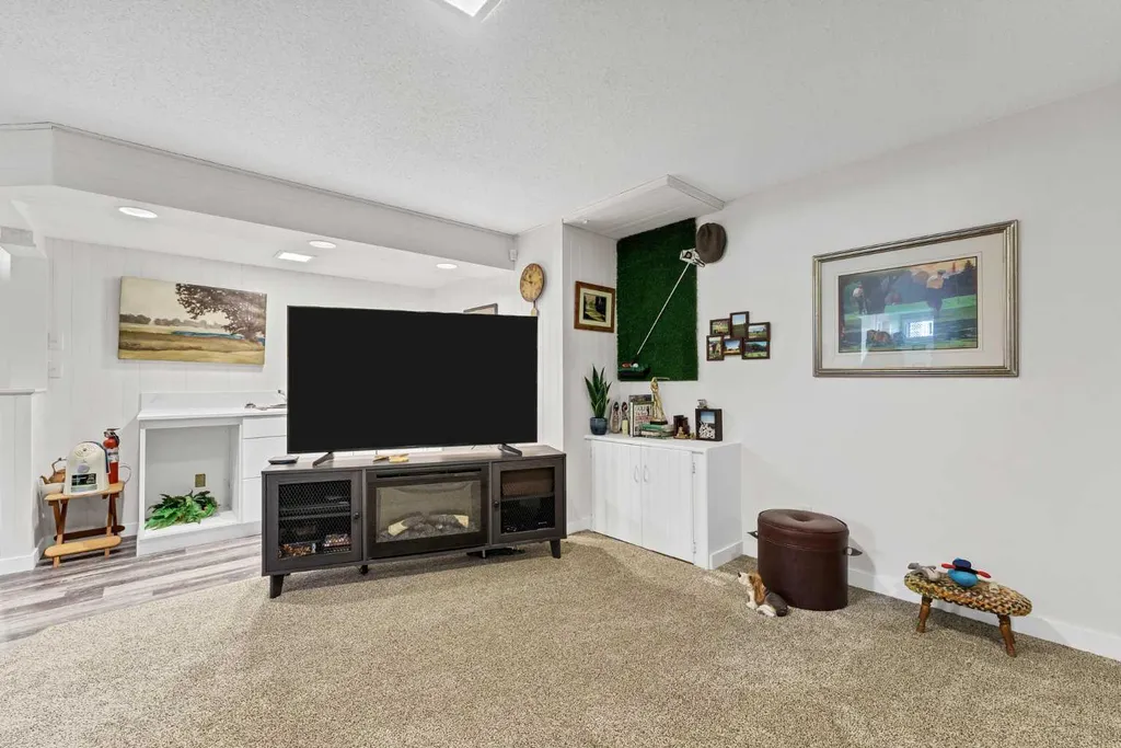 15 Rossdale Way SE Medicine Hat AB T1B1X5