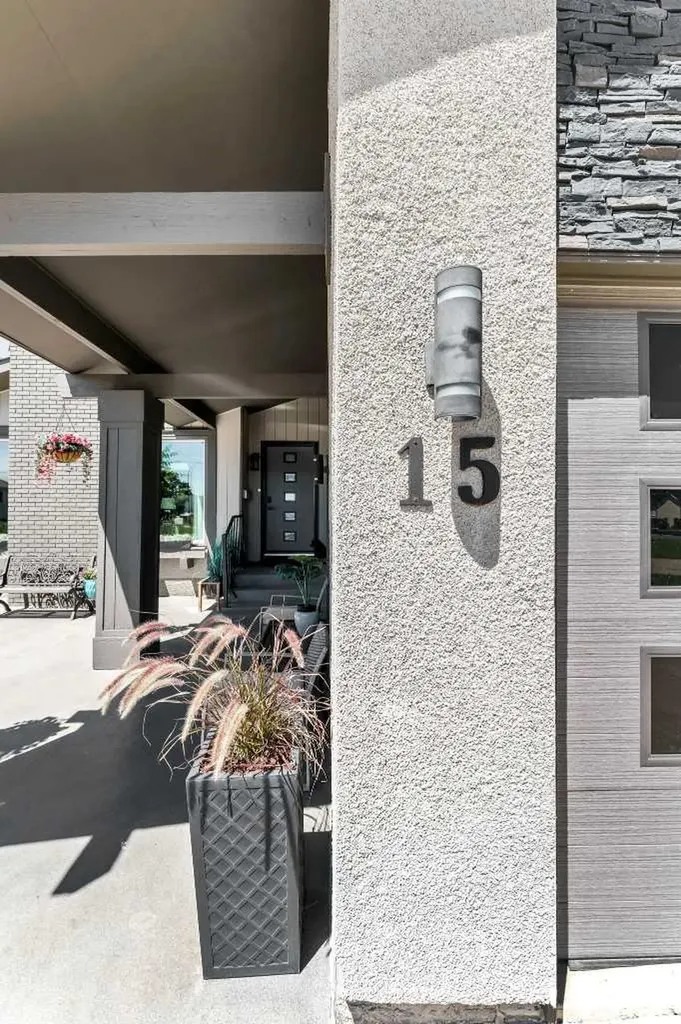 15 Rossdale Way SE Medicine Hat AB T1B1X5