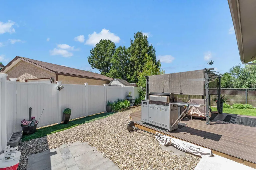 15 Rossdale Way SE Medicine Hat AB T1B1X5