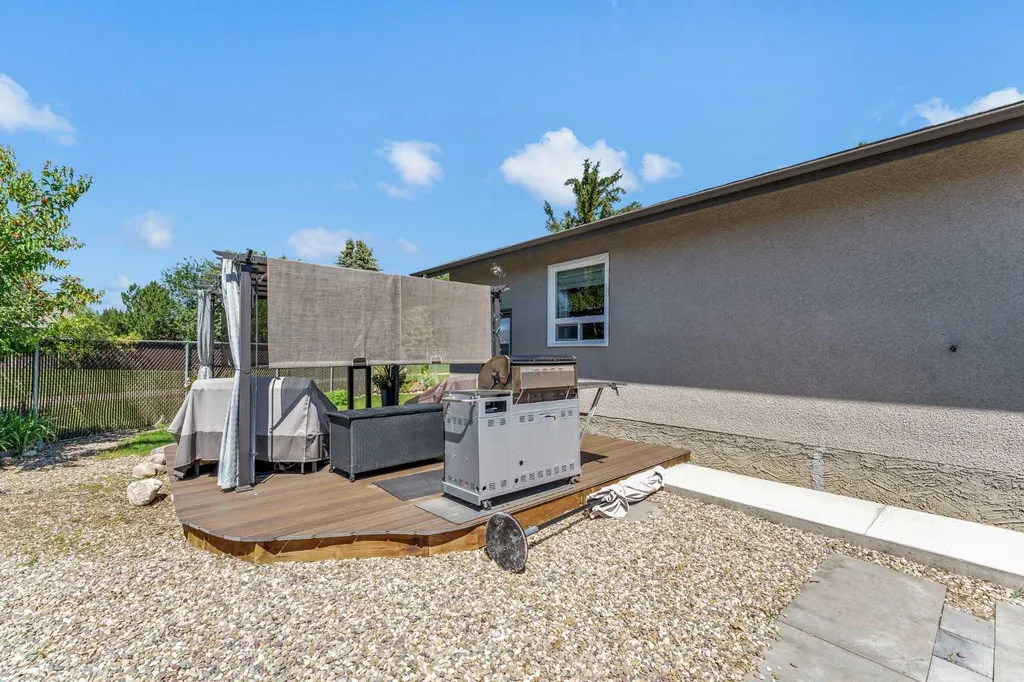 15 Rossdale Way SE Medicine Hat AB T1B1X5