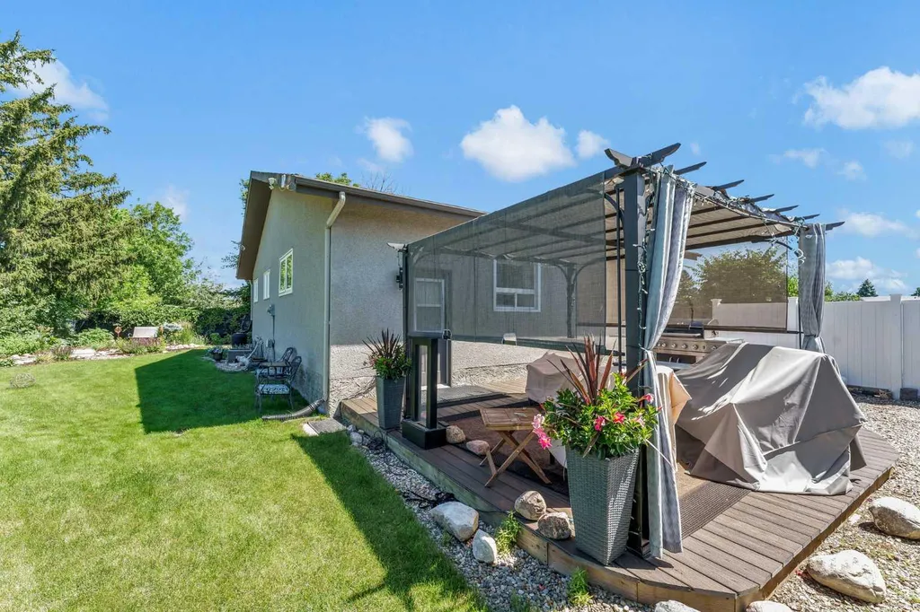 15 Rossdale Way SE Medicine Hat AB T1B1X5