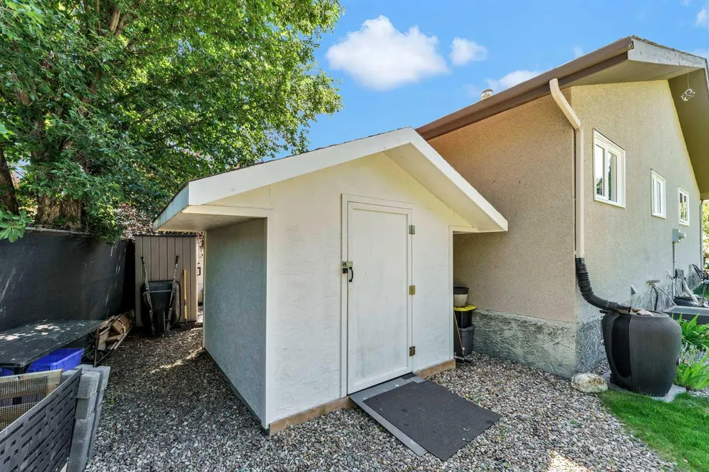 15 Rossdale Way SE Medicine Hat AB T1B1X5