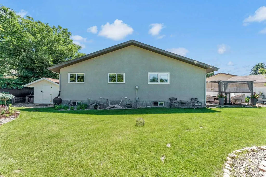 15 Rossdale Way SE Medicine Hat AB T1B1X5