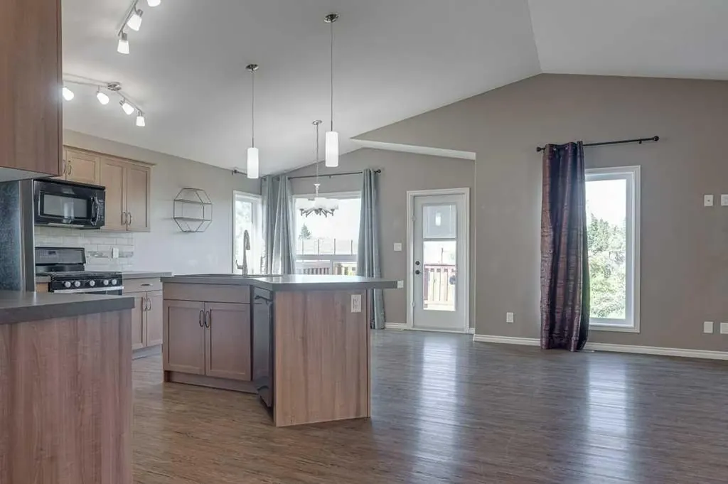 84 Windermere Close Red Deer AB T4N 2J8