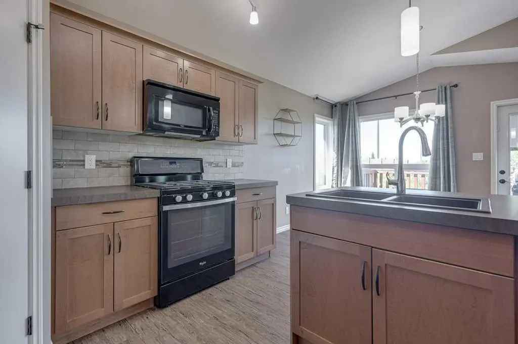 84 Windermere Close Red Deer AB T4N 2J8