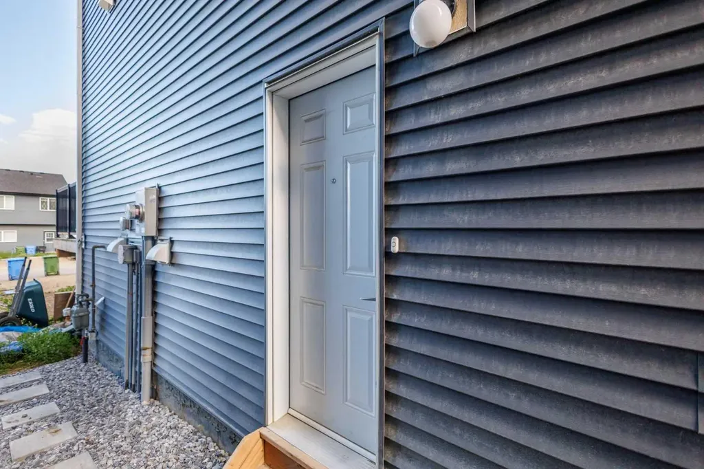 66 Aquila Way NW Calgary AB T3R 1Z7