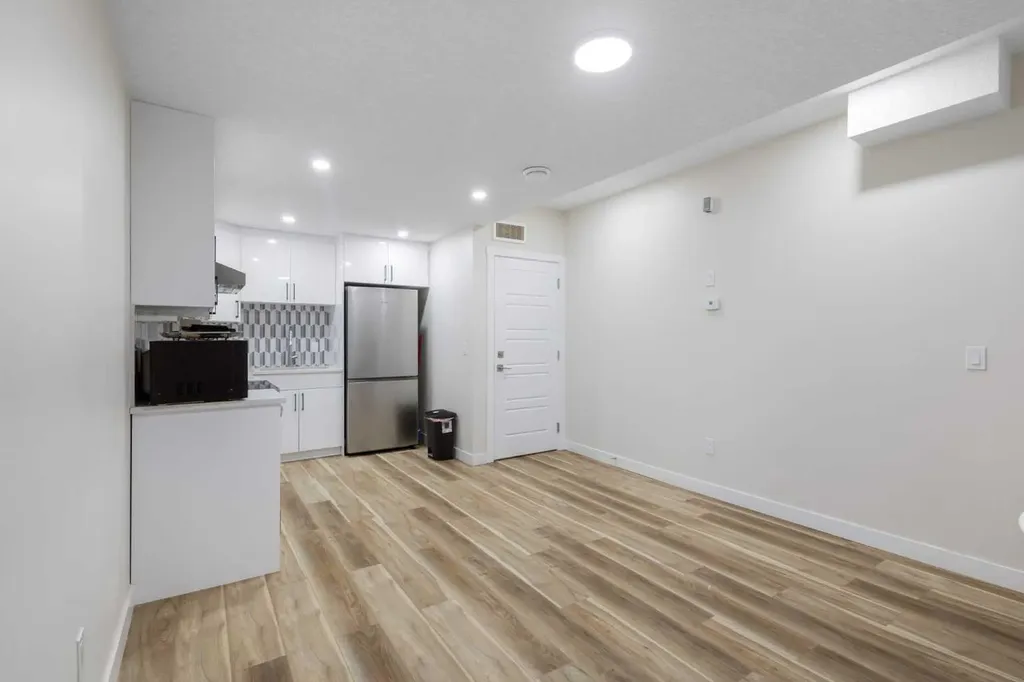 66 Aquila Way NW Calgary AB T3R 1Z7