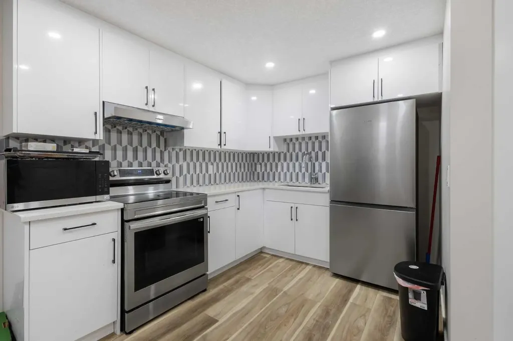 66 Aquila Way NW Calgary AB T3R 1Z7
