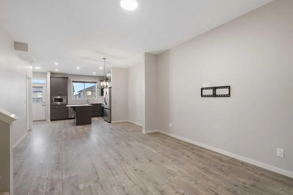 66 Aquila Way NW Calgary AB T3R 1Z7