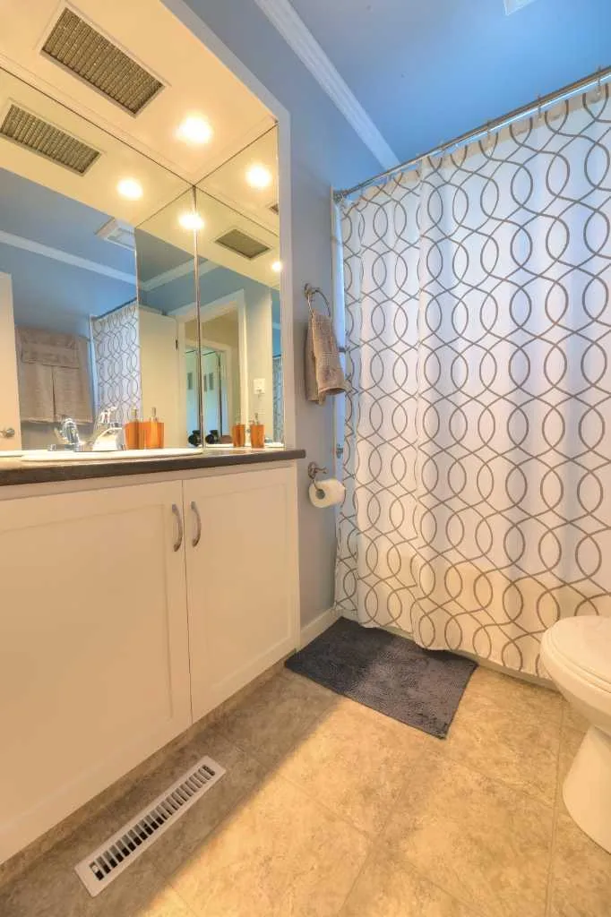 8908 33 Avenue NW Calgary AB T3B 1M6