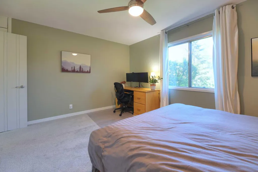 8908 33 Avenue NW Calgary AB T3B 1M6