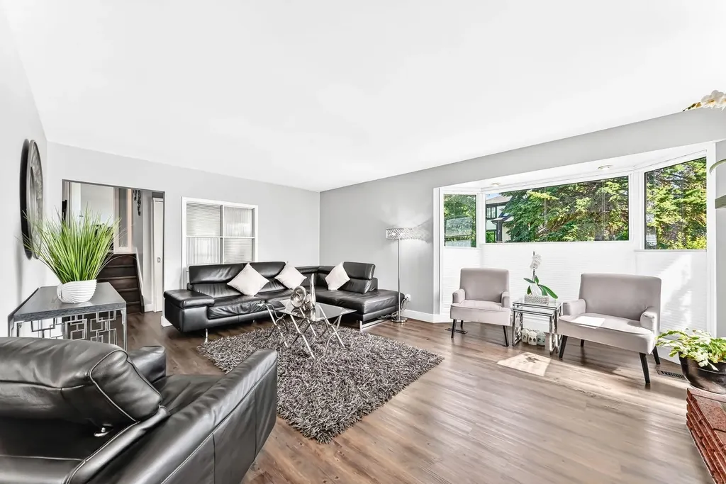 4803 5 Avenue SW Calgary AB T3C 0C7