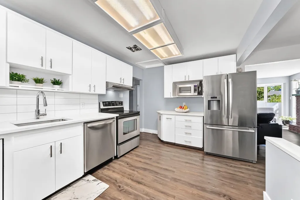 4803 5 Avenue SW Calgary AB T3C 0C7