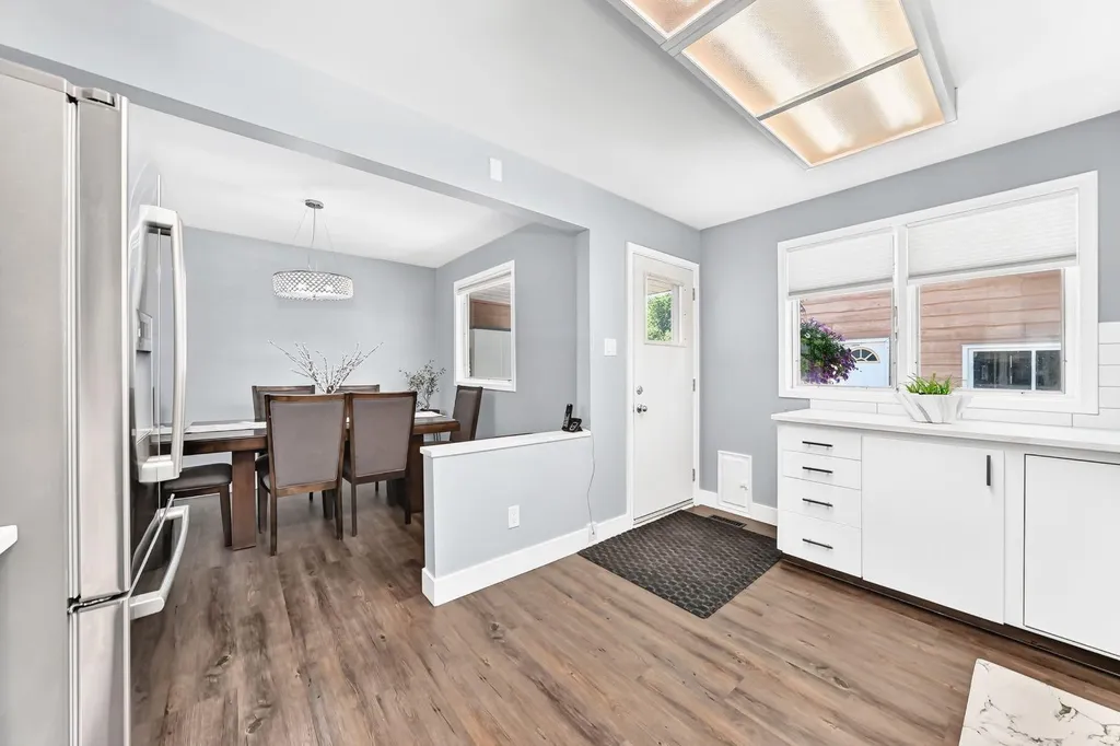 4803 5 Avenue SW Calgary AB T3C 0C7