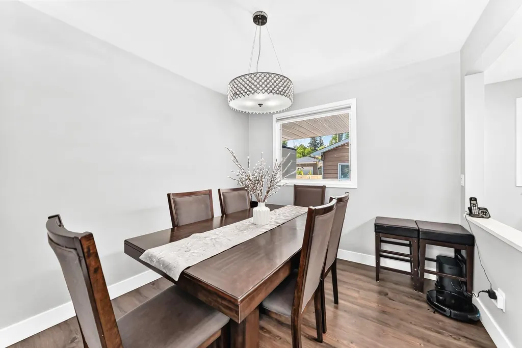 4803 5 Avenue SW Calgary AB T3C 0C7