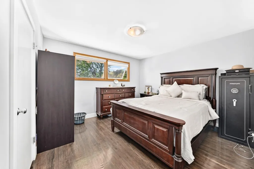 4803 5 Avenue SW Calgary AB T3C 0C7