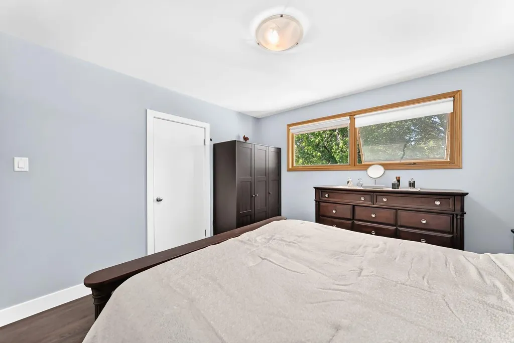 4803 5 Avenue SW Calgary AB T3C 0C7