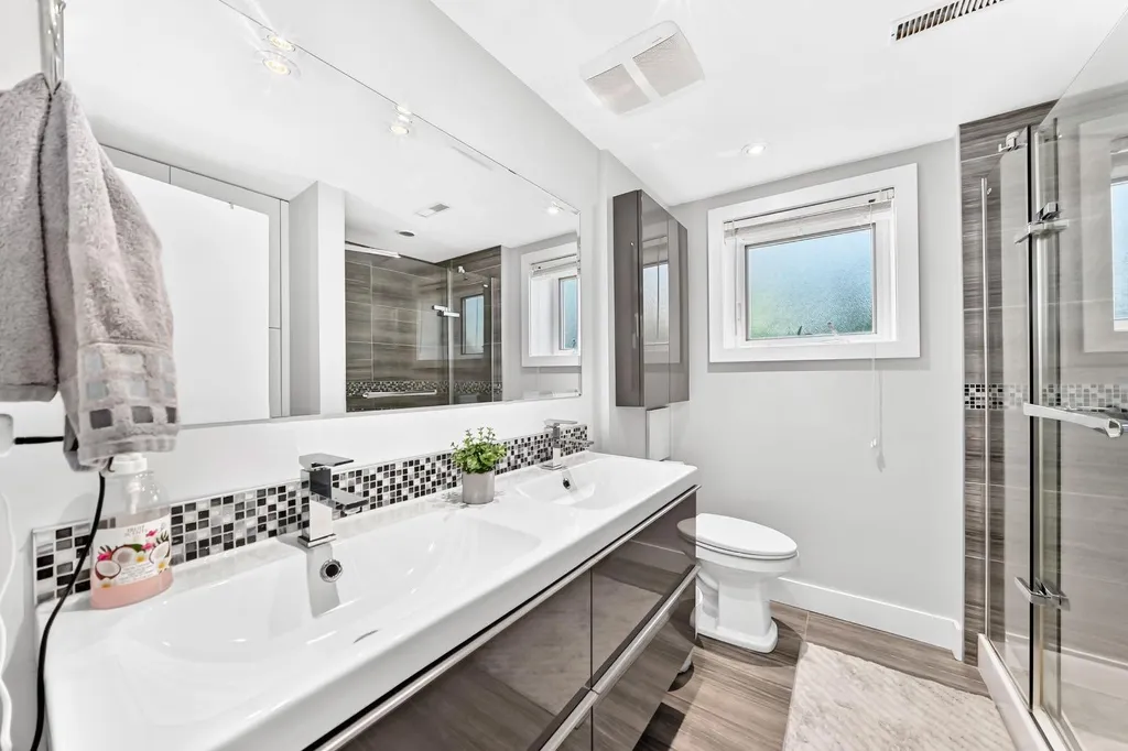 4803 5 Avenue SW Calgary AB T3C 0C7