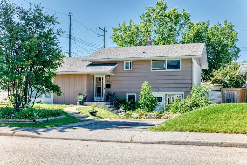 4803 5 Avenue SW Calgary AB T3C 0C7
