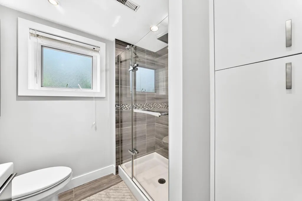 4803 5 Avenue SW Calgary AB T3C 0C7