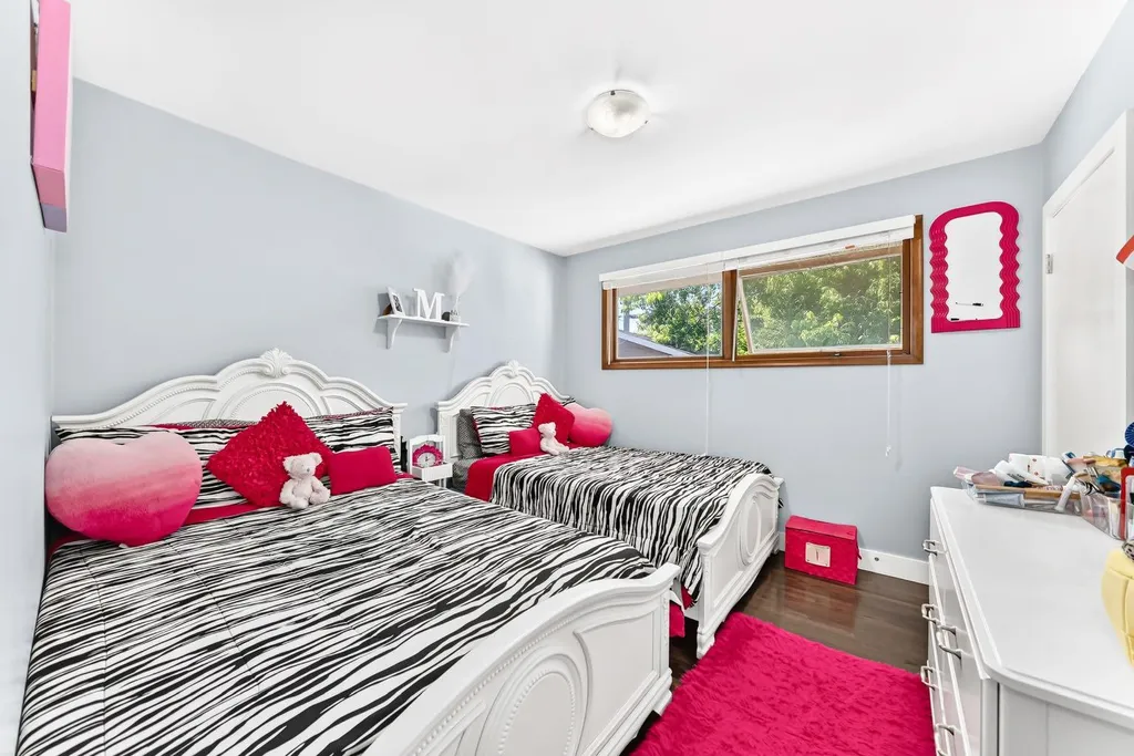 4803 5 Avenue SW Calgary AB T3C 0C7