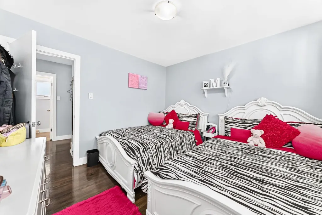 4803 5 Avenue SW Calgary AB T3C 0C7