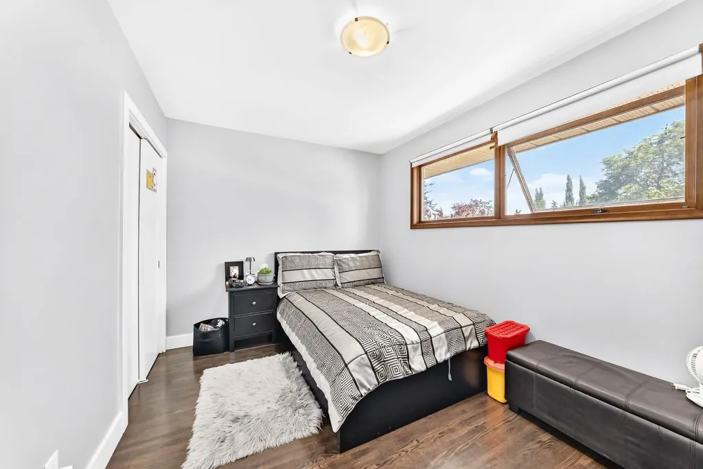 4803 5 Avenue SW Calgary AB T3C 0C7