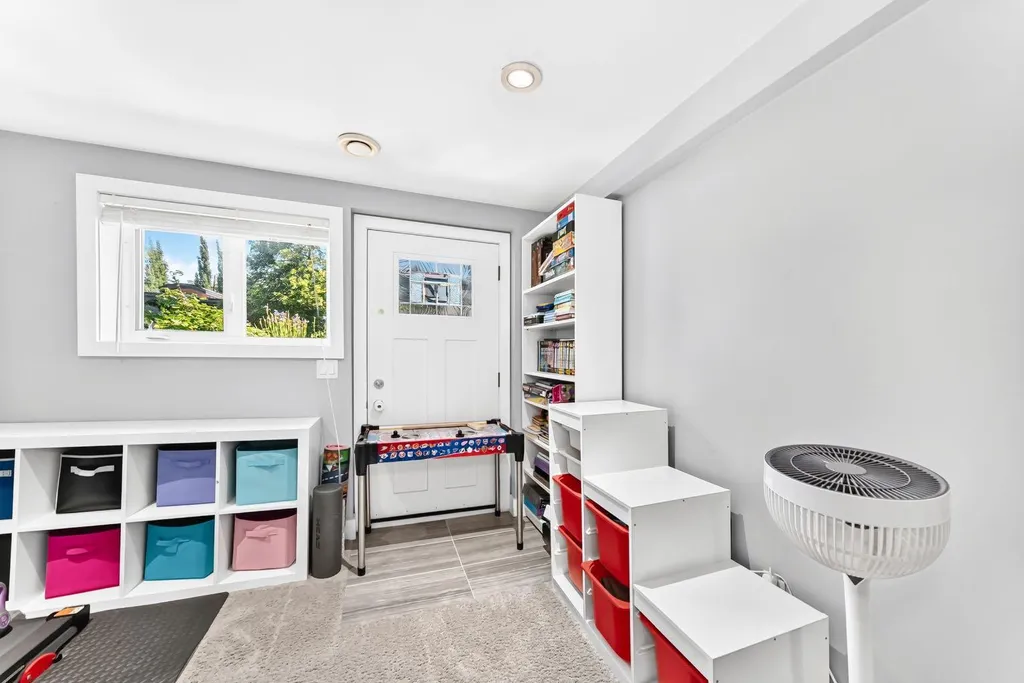 4803 5 Avenue SW Calgary AB T3C 0C7