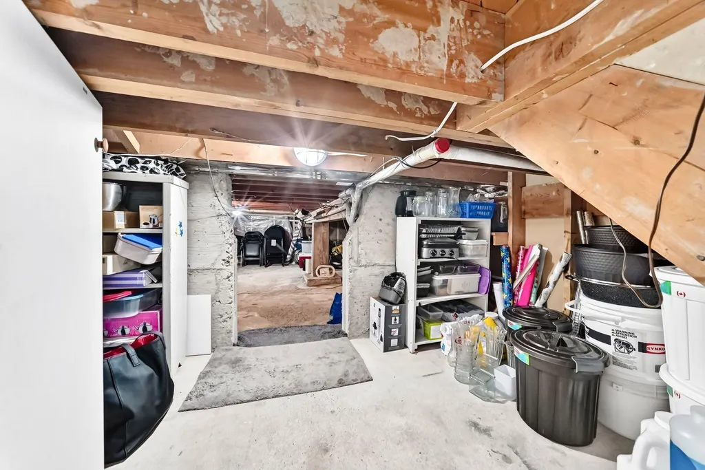 4803 5 Avenue SW Calgary AB T3C 0C7