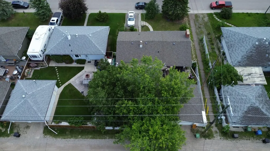 4803 5 Avenue SW Calgary AB T3C 0C7
