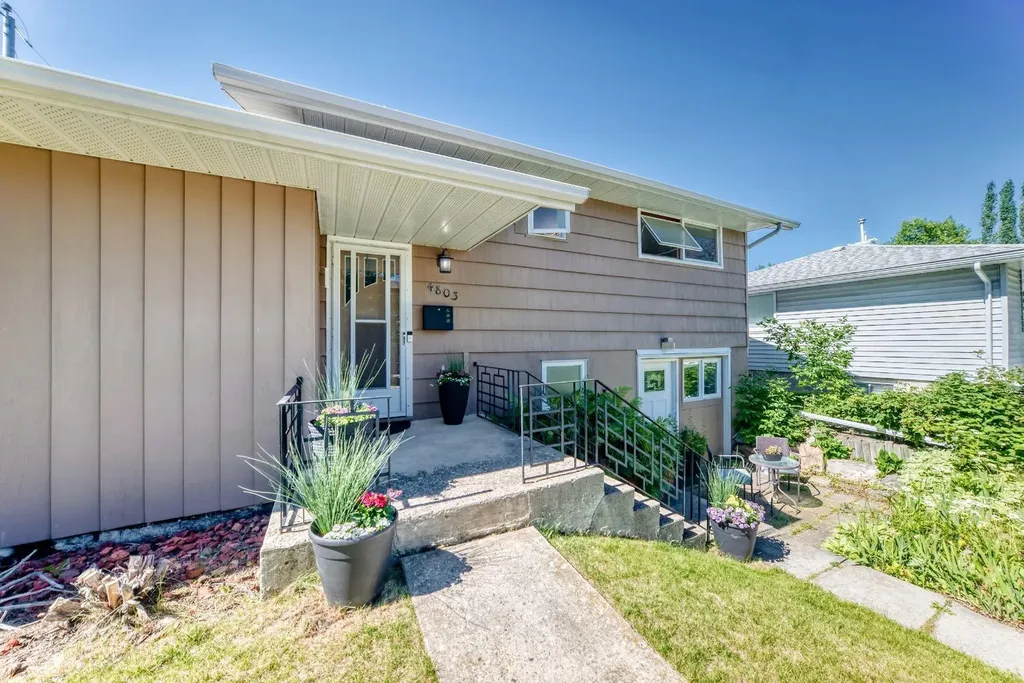 4803 5 Avenue SW Calgary AB T3C 0C7