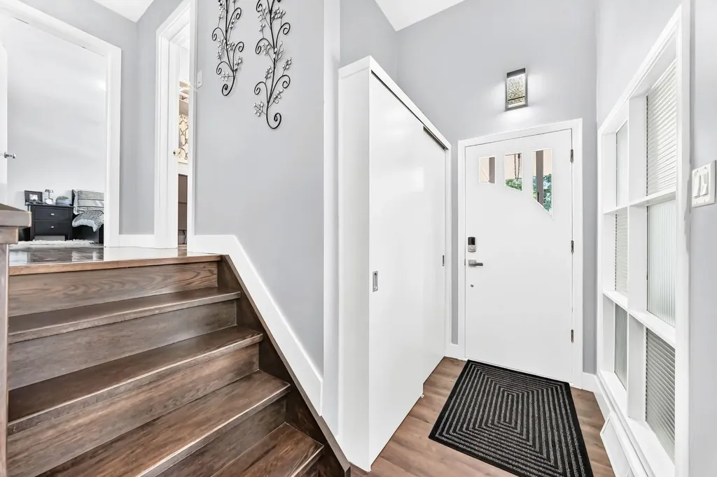 4803 5 Avenue SW Calgary AB T3C 0C7
