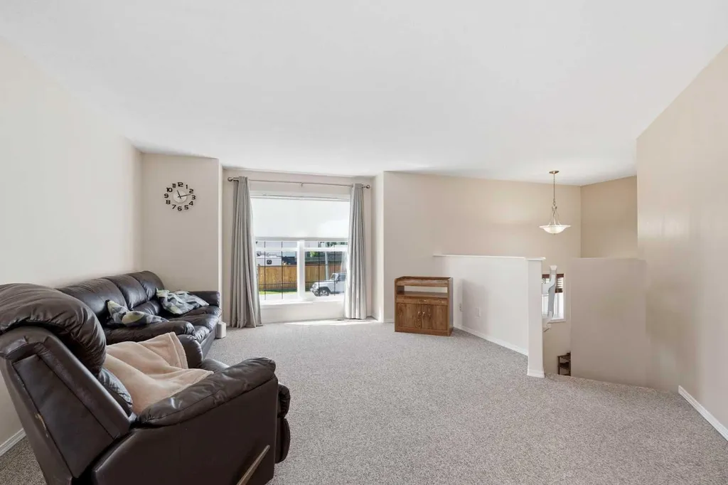 48 Vanson Close Red Deer AB T4R 0G6