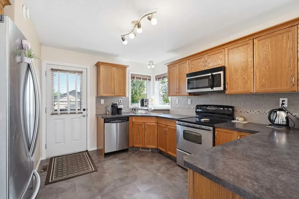 48 Vanson Close Red Deer AB T4R 0G6