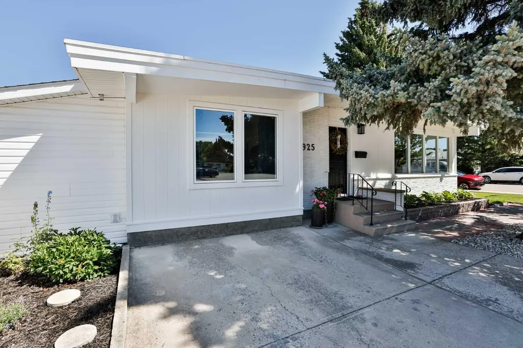 2925 11a Avenue S Lethbridge AB T1K 0M5