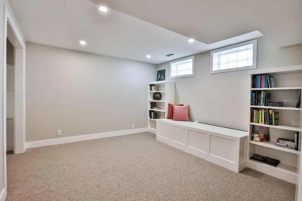 2925 11a Avenue S Lethbridge AB T1K 0M5