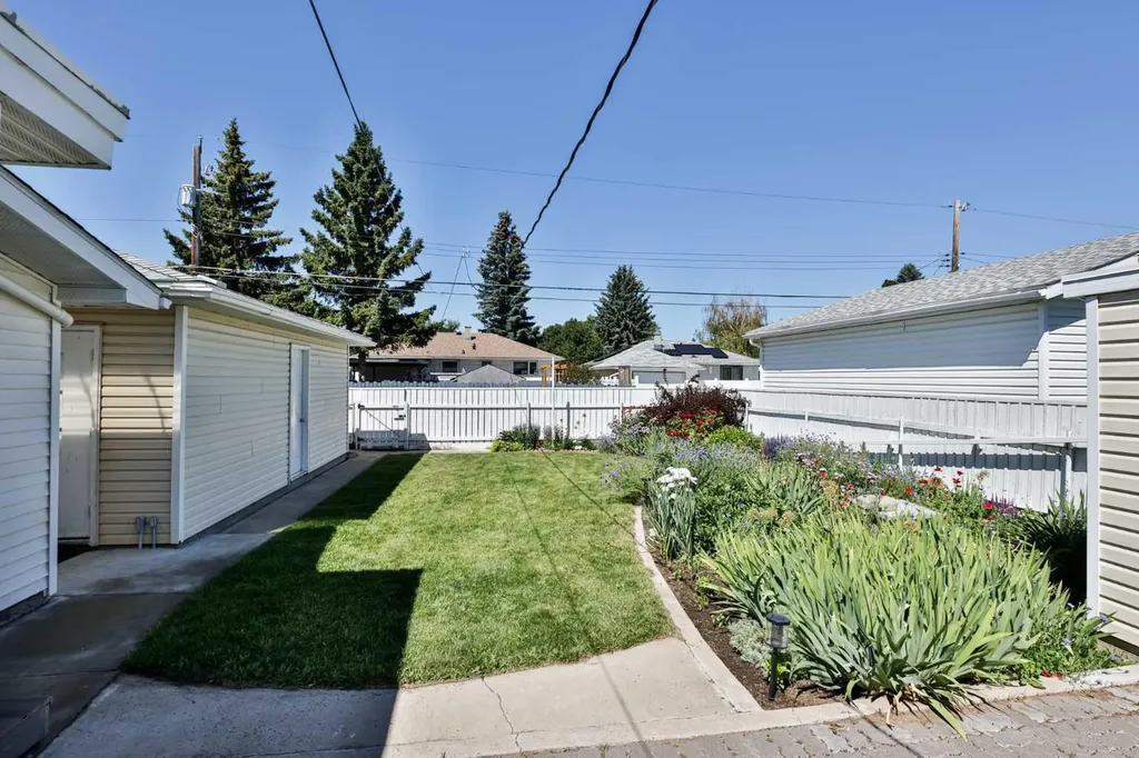2925 11a Avenue S Lethbridge AB T1K 0M5