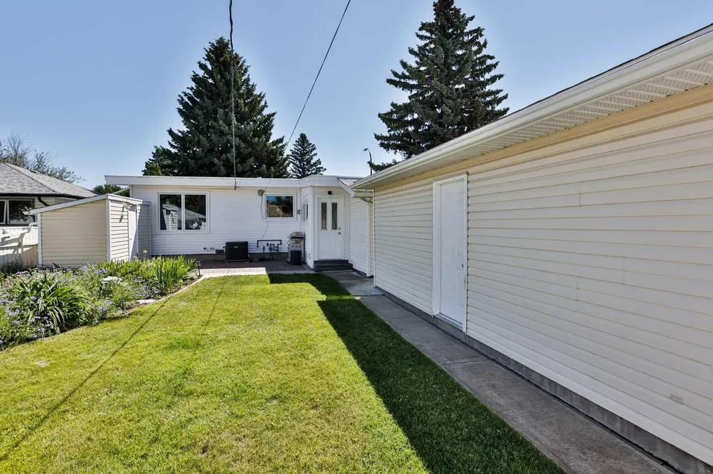2925 11a Avenue S Lethbridge AB T1K 0M5